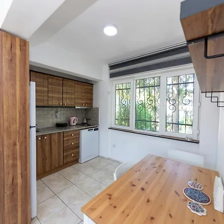 Central And Cozy House In Bodrum 아파트